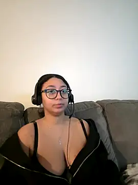 minha baby online show from December 3, 2025, 4:49 pm