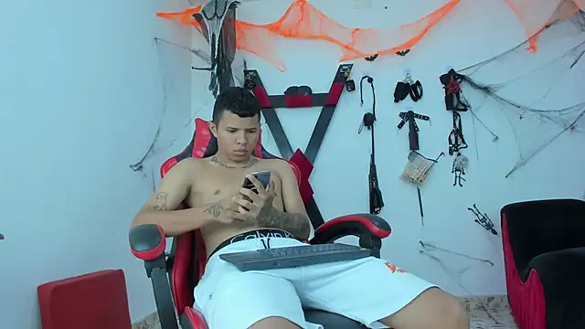 Snapshot of Steven19_LatinBoy chatting on November 4, 2025, 11:53 am Steven19 LatinBoy online show from November 4, 2025, 11:53 am