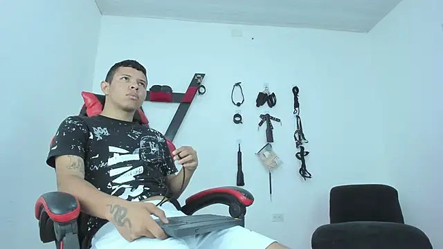 Snapshot of Steven19_LatinBoy chatting on November 6, 2025, 11:33 am Steven19 LatinBoy online show from November 6, 2025, 11:33 am