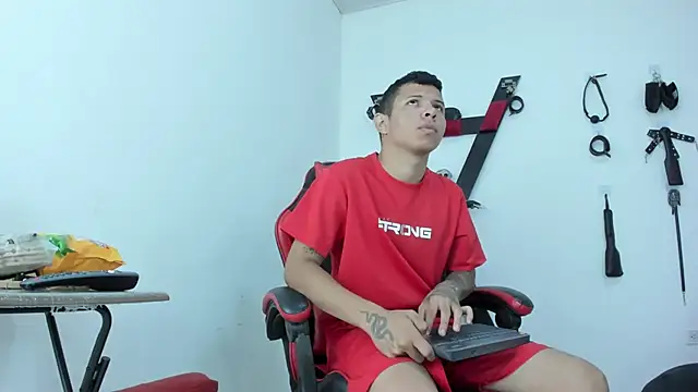 Snapshot of Steven19_LatinBoy chatting on November 7, 2025, 11:43 am Steven19 LatinBoy online show from November 7, 2025, 11:43 am