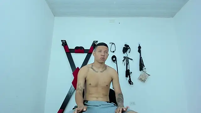 Snapshot of Steven19_LatinBoy chatting on November 10, 2025, 11:31 am Steven19 LatinBoy online show from November 10, 2025, 11:31 am