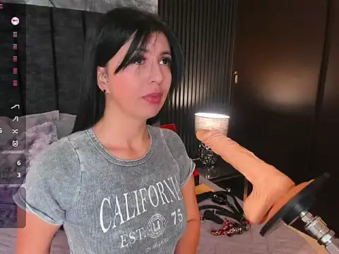 Snapshot of BDSM-DOLL chatting on December 15, 2025, 9:35 am BDSM-DOLL online show from December 15, 2025, 9:35 am