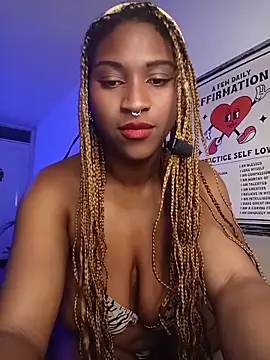 Snapshot of EvonyFoxxx chatting on June 30, 2026, 3:18 am EvonyFoxxx online show from June 30, 2026, 3:18 am