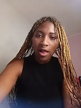 Snapshot of EvonyFoxxx chatting on July 13, 2026, 11:18 pm EvonyFoxxx online show from July 13, 2026, 11:18 pm