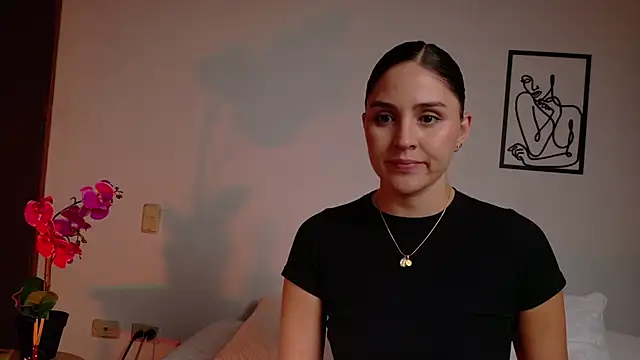 Snapshot of VictoriaNova_ chatting on May 18, 2026, 6:03 pm VictoriaNova online show from May 18, 2026, 6:03 pm