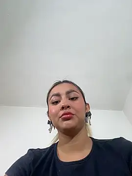 Elina Hills online show from December 18, 2025, 2:34 pm