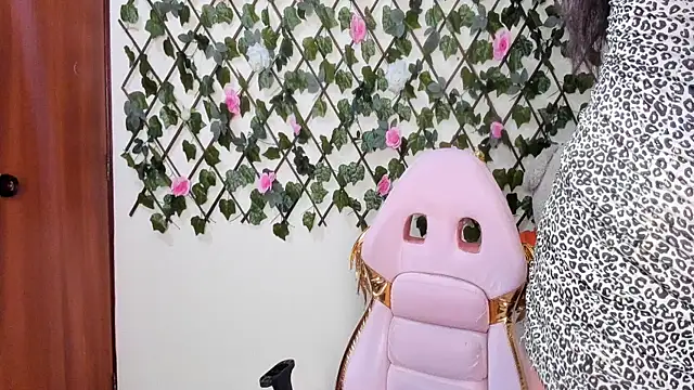 Snapshot of melani_ferraraa_ chatting on November 16, 2025, 6:30 am melani ferraraa online show from November 16, 2025, 6:30 am