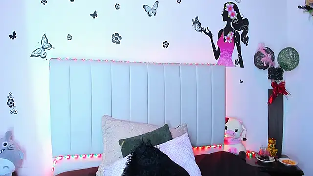 melani ferraraa  online show from February 24, 2026, 3:48 am