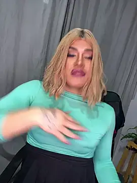 Snapshot of melani_ferraraa_ chatting on July 4, 2026, 10:16 pm melani ferraraa online show from July 4, 2026, 10:16 pm