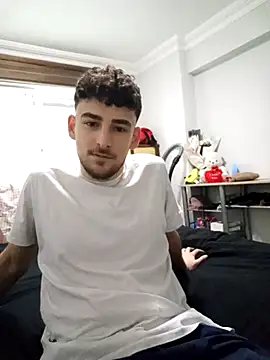 yasinesra757  online show from February 18, 2026, 2:02 pm