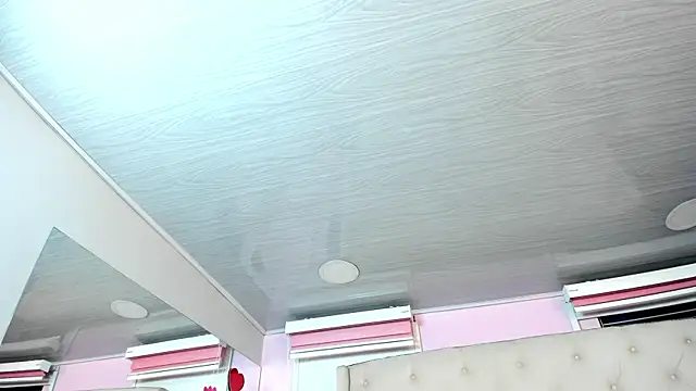 scarlett leblanc  online show from July 7, 2026, 11:47 am