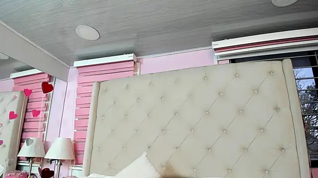 scarlett leblanc  online show from July 9, 2026, 11:58 am