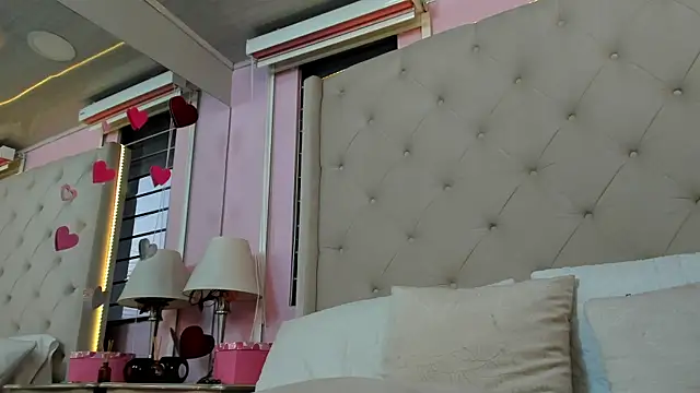 scarlett leblanc  online show from July 17, 2026, 12:01 pm