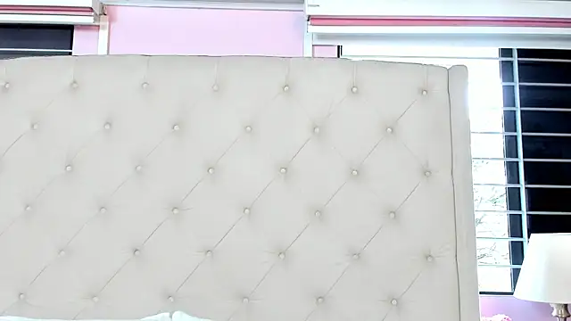 scarlett leblanc  online show from July 23, 2026, 11:52 am