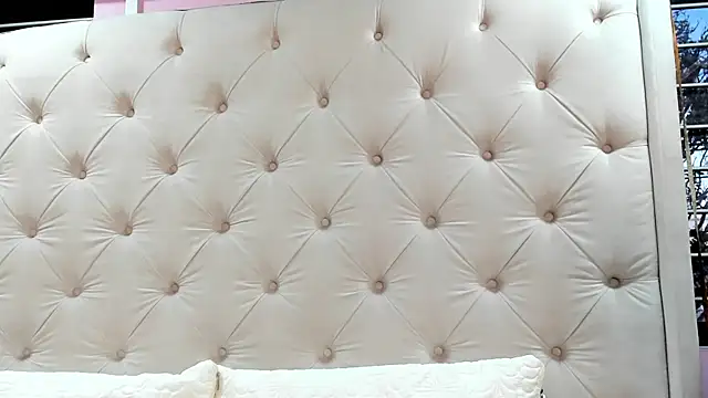 scarlett leblanc  online show from July 27, 2026, 11:50 am