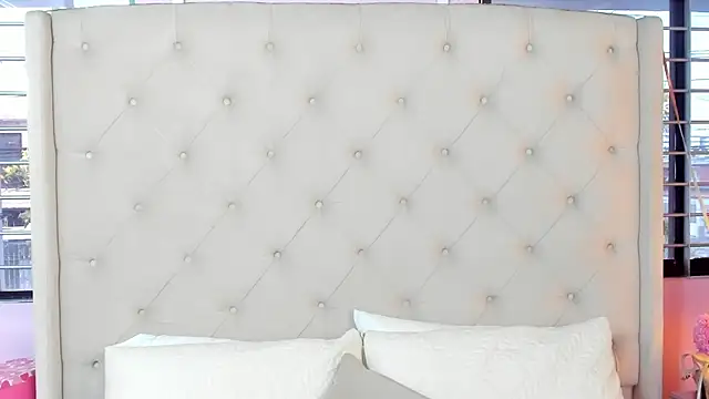 scarlett leblanc  online show from July 31, 2026, 12:59 pm