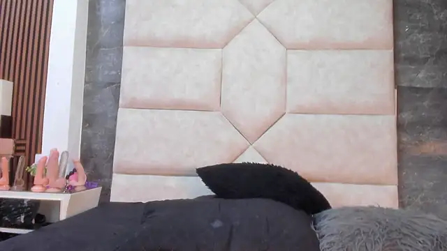 Liia Leens online show from March 10, 2026, 4:06 am