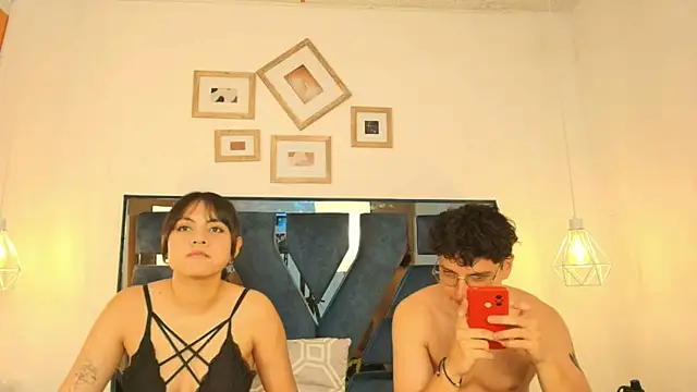 Zoe And Dylan  online show from November 19, 2025, 12:27 pm