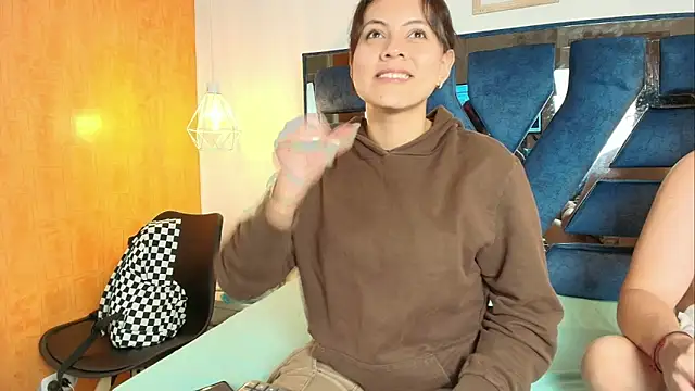 Zoe And Dylan  online show from February 9, 2026, 12:42 pm