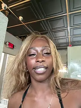 Snapshot of MadameMuse chatting on June 22, 2026, 6:27 pm MadameMuse online show from June 22, 2026, 6:27 pm