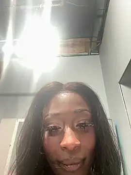 Snapshot of MadameMuse chatting on July 25, 2026, 4:15 pm MadameMuse online show from July 25, 2026, 4:15 pm