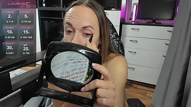 Snapshot of EvaMay4k chatting on November 6, 2025, 5:25 pm EvaMay4k online show from November 6, 2025, 5:25 pm