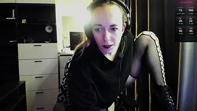 Snapshot of EvaMay4k chatting on November 10, 2025, 9:47 pm EvaMay4k online show from November 10, 2025, 9:47 pm