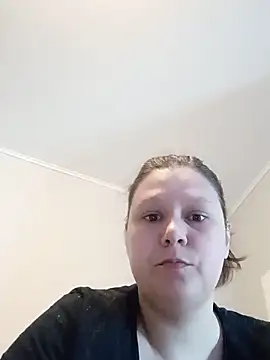 GlitterAuburn online show from June 1, 2026, 1:02 pm