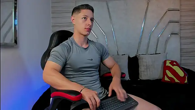 Snapshot of MAXTHOMSON chatting on November 8, 2025, 11:14 pm MAXTHOMSON online show from November 8, 2025, 11:14 pm