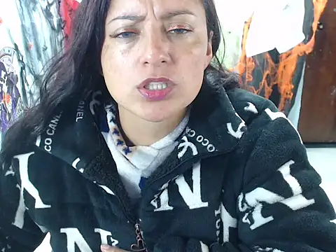 kristelltender1 online show from October 31, 2025, 2:01 am