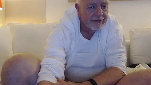 Snapshot of Dennislover007 chatting on November 6, 2025, 6:09 pm Dennislover007 online show from November 6, 2025, 6:09 pm