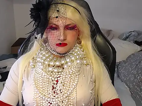 VanesaCrossic online show from December 4, 2025, 8:34 am