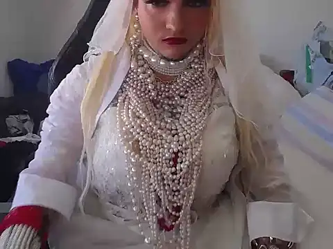 VanesaCrossic online show from May 3, 2026, 7:58 am