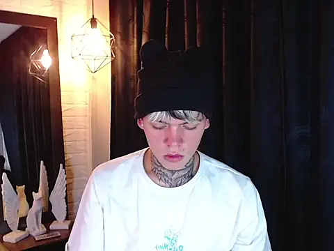 Snapshot of frankboyx chatting on November 12, 2025, 7:24 pm frankboyx online show from November 12, 2025, 7:24 pm