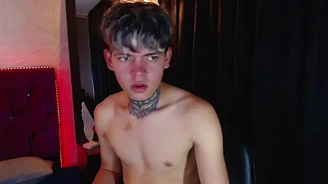 Snapshot of frankboyx chatting on November 16, 2025, 7:52 pm frankboyx online show from November 16, 2025, 7:52 pm