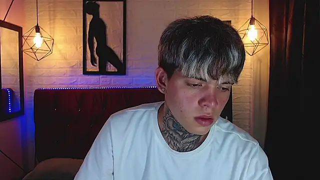 Snapshot of frankboyx chatting on November 19, 2025, 8:20 pm frankboyx online show from November 19, 2025, 8:20 pm