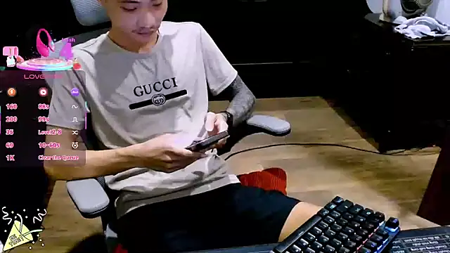 Snapshot of _lulu9999_ chatting on October 31, 2025, 3:02 pm lulu9999 online show from October 31, 2025, 3:02 pm