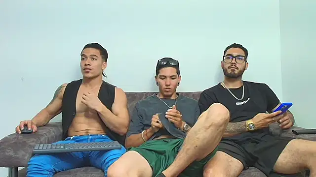 thebadboys05 online show from December 18, 2025, 3:56 am