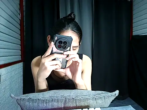 xwildflowerx online show from December 21, 2025, 9:44 pm