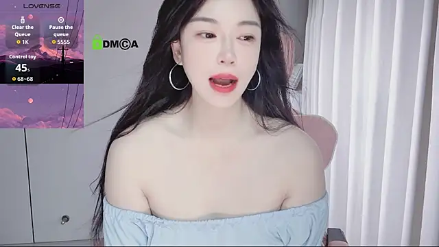 Snapshot of YunShan-33 chatting on May 15, 2026, 4:52 am YunShan-33 online show from May 15, 2026, 4:52 am