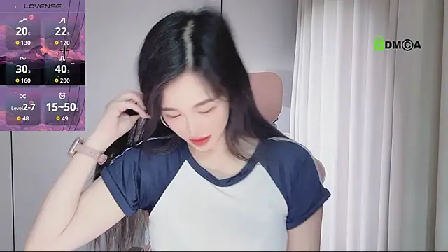 Snapshot of YunShan-33 chatting on June 15, 2026, 5:42 am YunShan-33 online show from June 15, 2026, 5:42 am