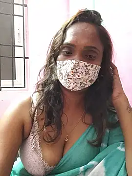 Snapshot of Queen-dhivya chatting on July 28, 2026, 7:04 pm Queen-dhivya online show from July 28, 2026, 7:04 pm