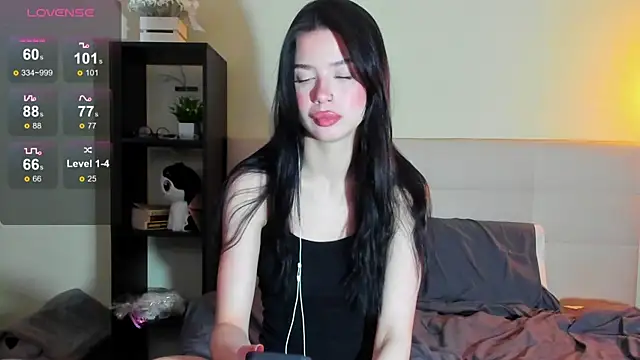 Snapshot of Tune_Godnesss chatting on July 7, 2026, 11:42 pm Tune Godnesss online show from July 7, 2026, 11:42 pm