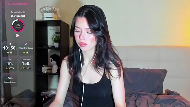 Snapshot of Tune_Godnesss chatting on July 15, 2026, 1:22 am Tune Godnesss online show from July 15, 2026, 1:22 am