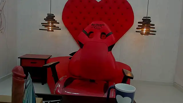 Bella Cuttee online show from December 1, 2025, 3:55 am