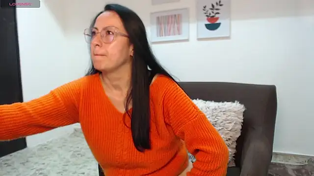 Snapshot of Lauryn_Jones chatting on November 15, 2025, 5:20 pm Lauryn Jones online show from November 15, 2025, 5:20 pm