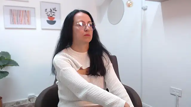 Snapshot of Lauryn_Jones chatting on November 19, 2025, 2:39 pm Lauryn Jones online show from November 19, 2025, 2:39 pm