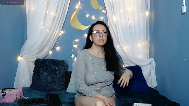 Snapshot of Lauryn_Jones chatting on November 21, 2025, 3:00 pm Lauryn Jones online show from November 21, 2025, 3:00 pm