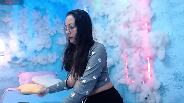 Lauryn Jones online show from February 3, 2026, 8:36 pm