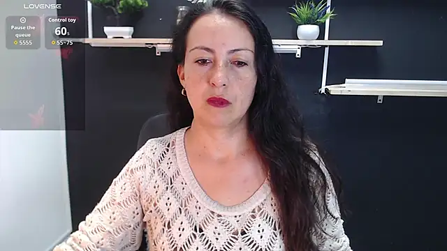 Snapshot of Lauryn_Jones chatting on May 13, 2026, 5:43 pm Lauryn Jones online show from May 13, 2026, 5:43 pm